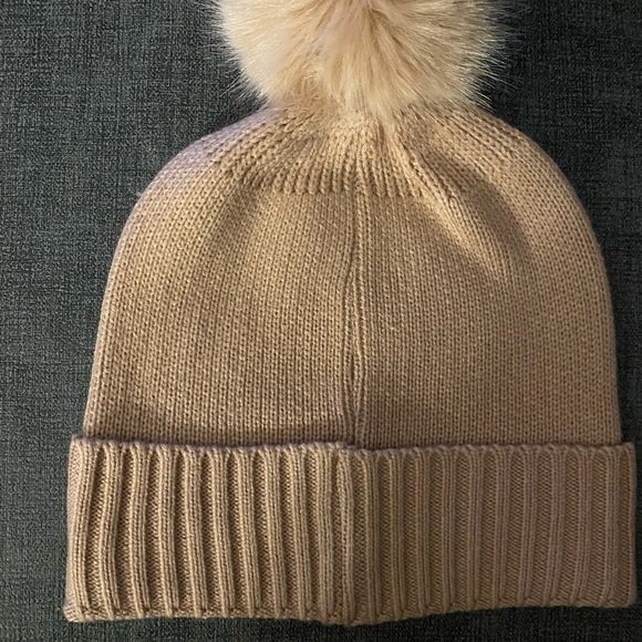 Victorias Secret Luxe Bling Faux Fur Pom-Pom Hat Blush Rhinestone Embell… - Picture 7 of 7